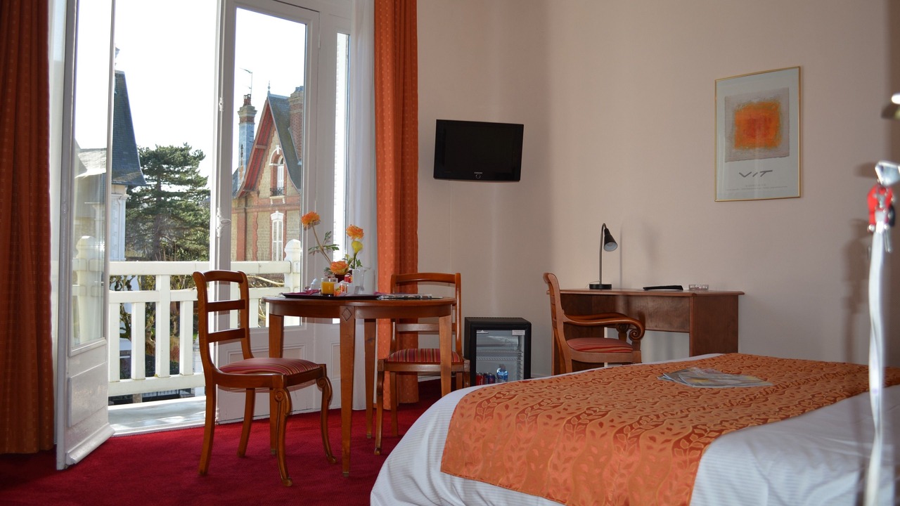 Photo of Bedroom in Deauville City Centre