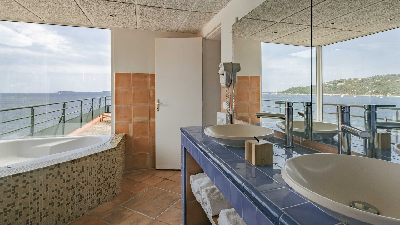 Photo of Bathroom in Cavaliere Beach