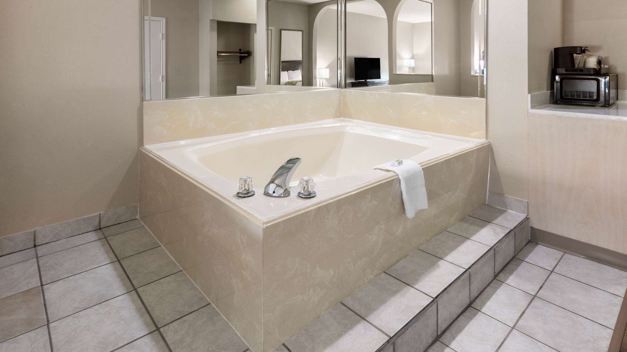 Photo of Bathroom in US 290