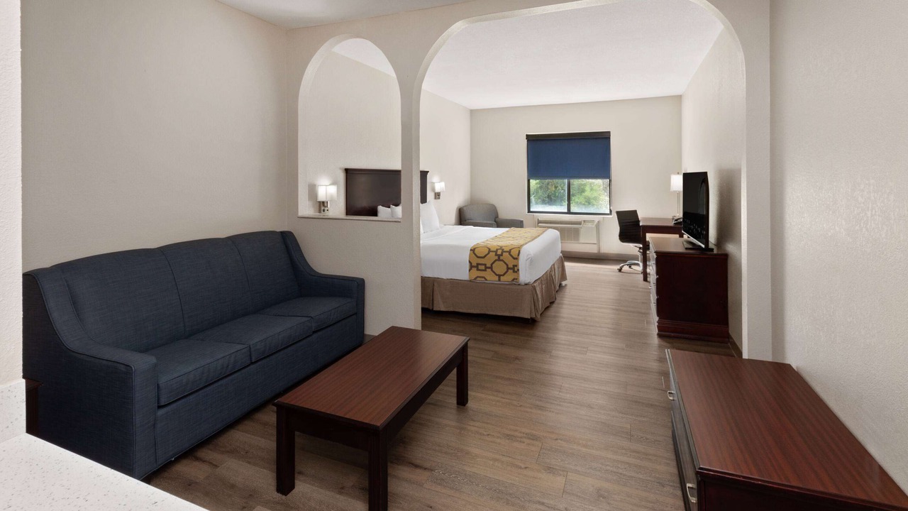 Photo of Bedroom in US 290