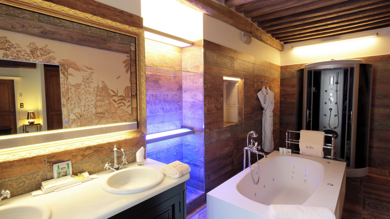Photo of Bathroom in Beaune City Centre