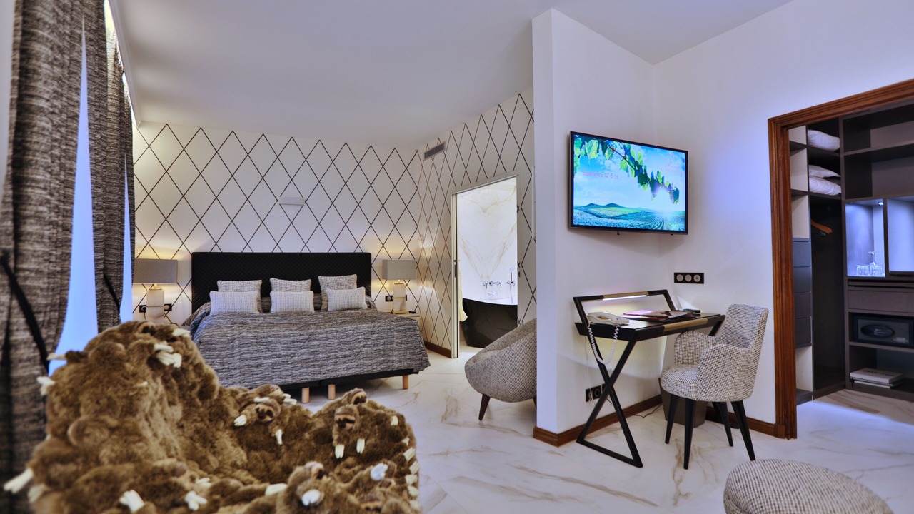 Photo of Bedroom in Beaune City Centre