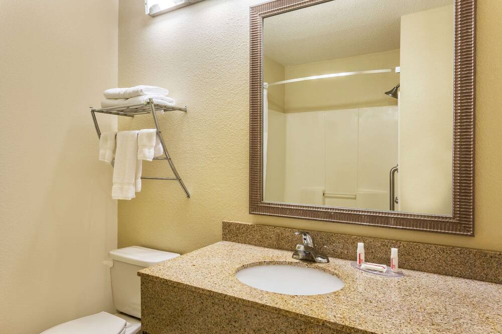 Photo of Bathroom in Cornelia