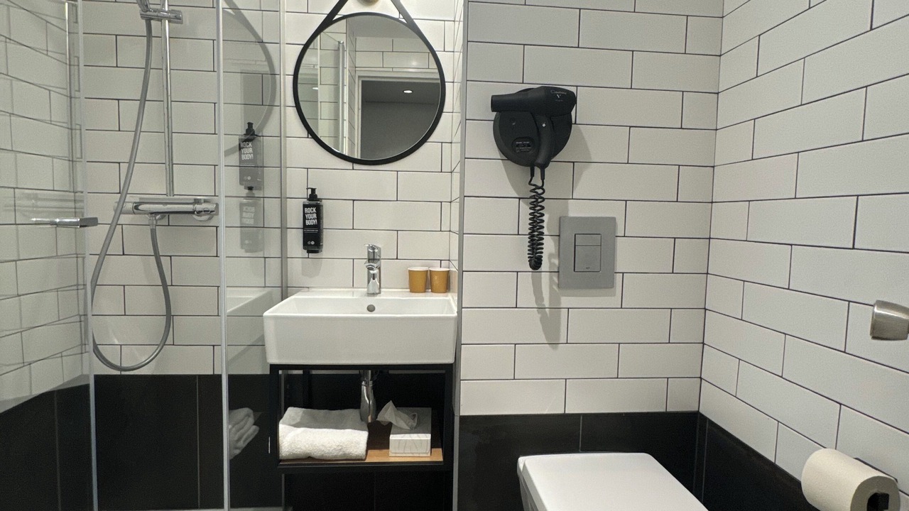 Photo of Bathroom in La Chapelle-Saint-Mesmin