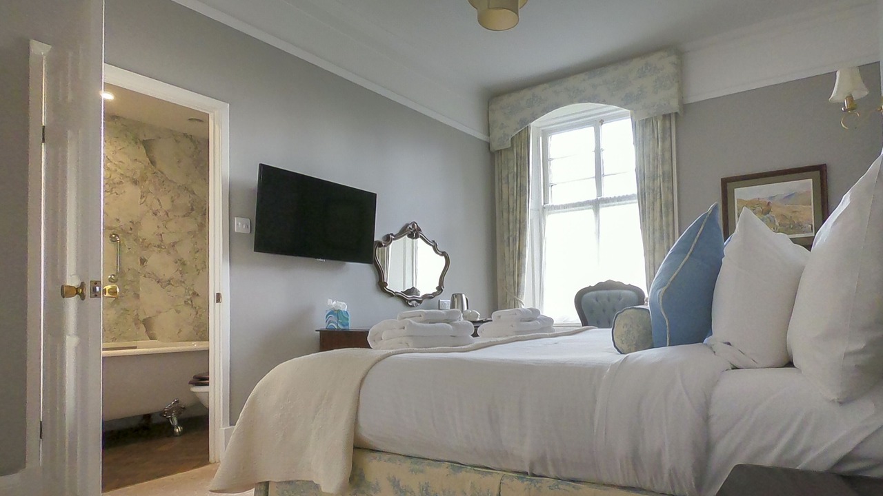 Photo of Others in Contin