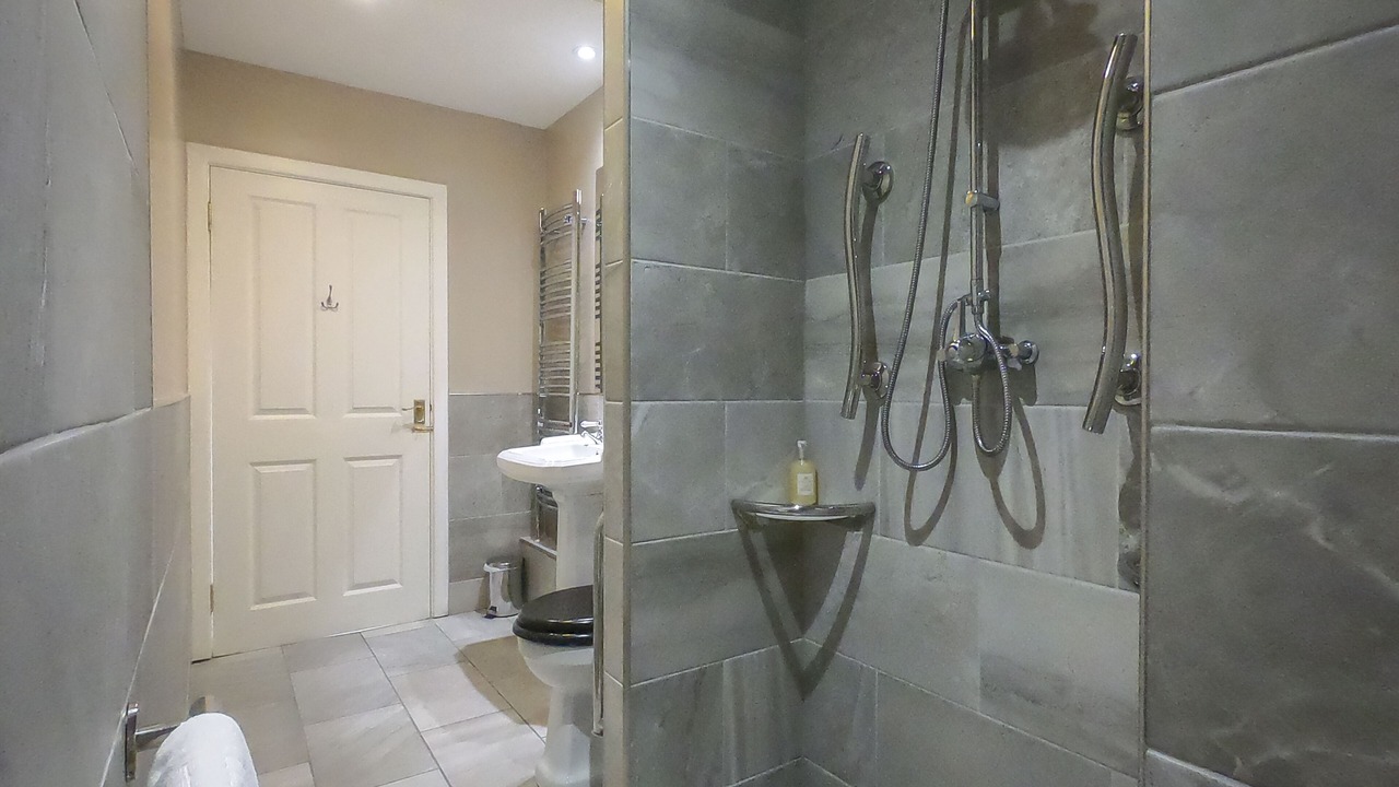 Photo of Bathroom in Contin
