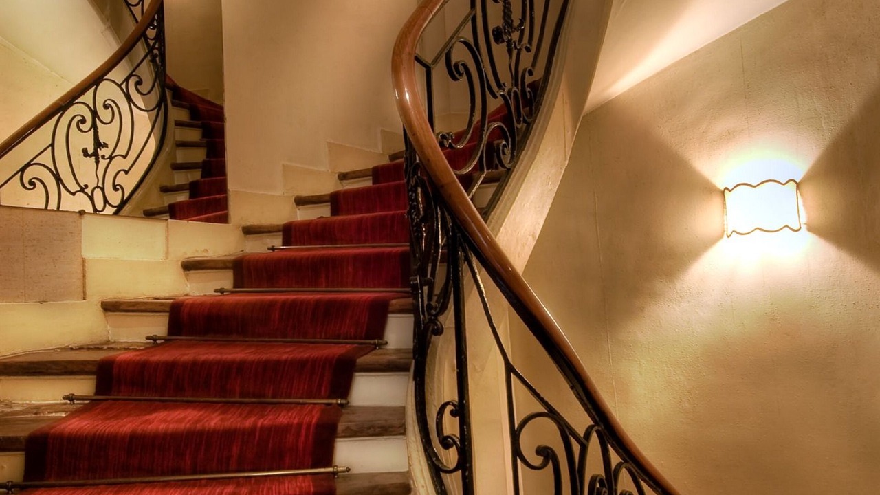 Photo of Others in Vivienne