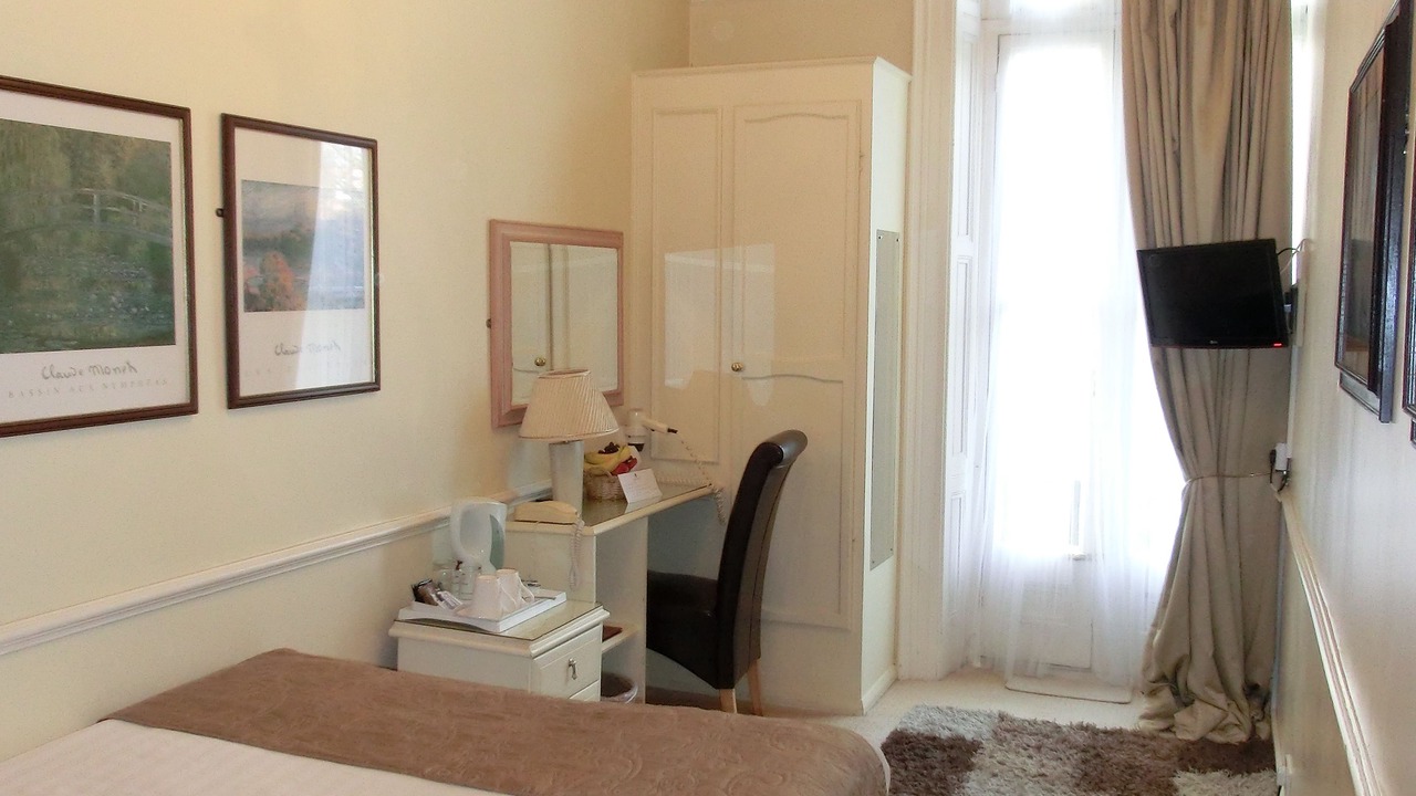 Photo of Bedroom in Earl's Court