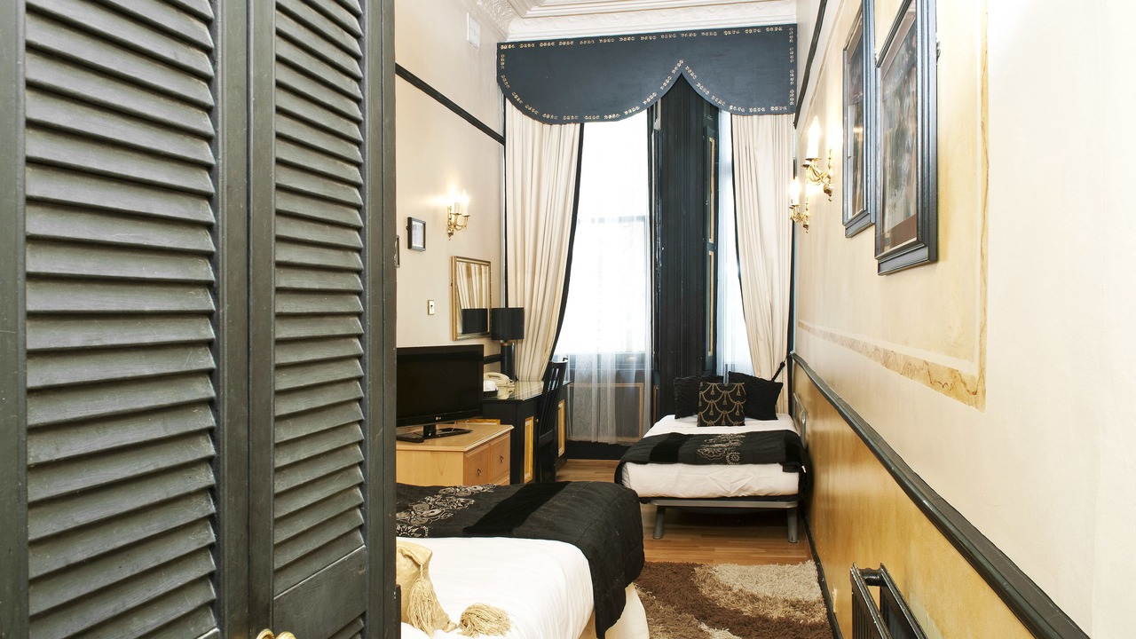 Photo of Bedroom in Earl's Court