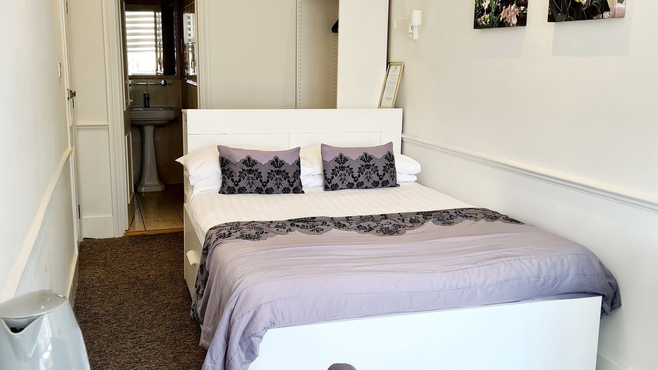 Photo of Bedroom in Earl's Court