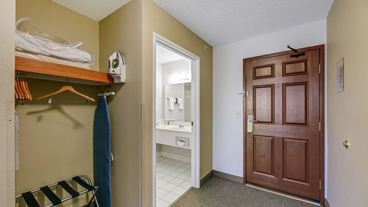 Photo of Bedroom in Walker