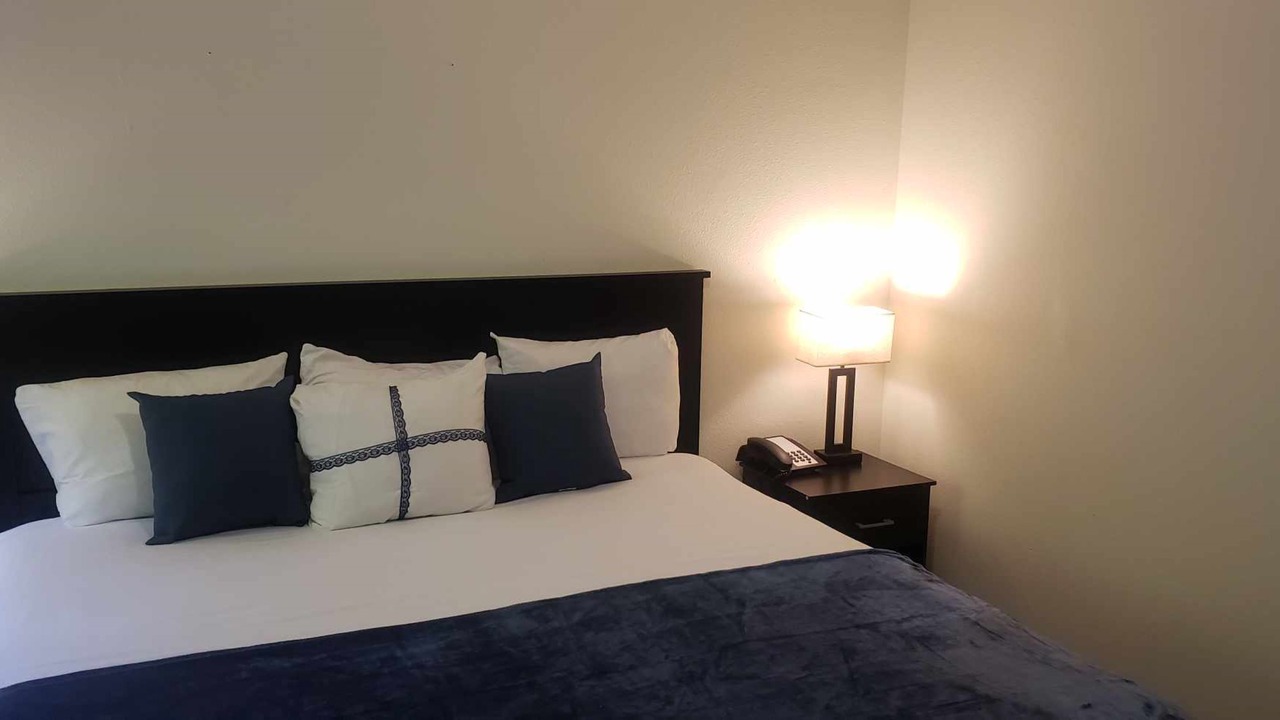 Photo of Bedroom in Outlook