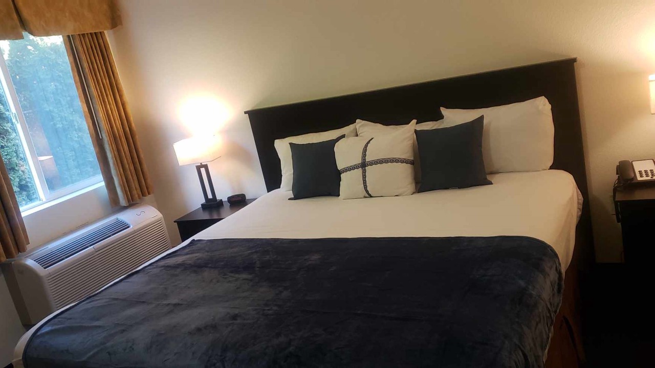 Photo of Bedroom in Outlook