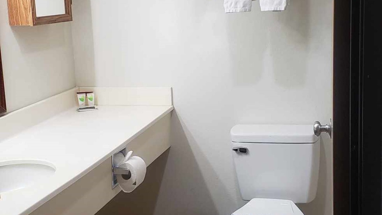 Photo of Bathroom in Outlook