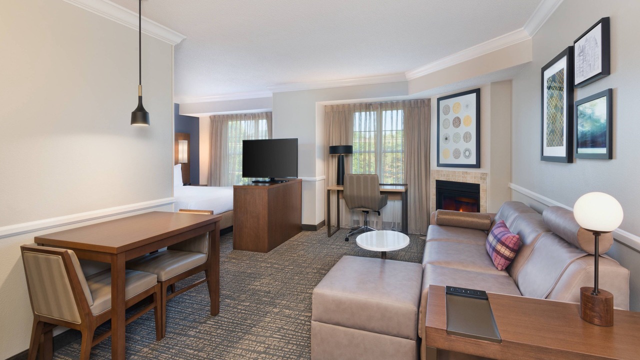 Photo of Livingroom in State College