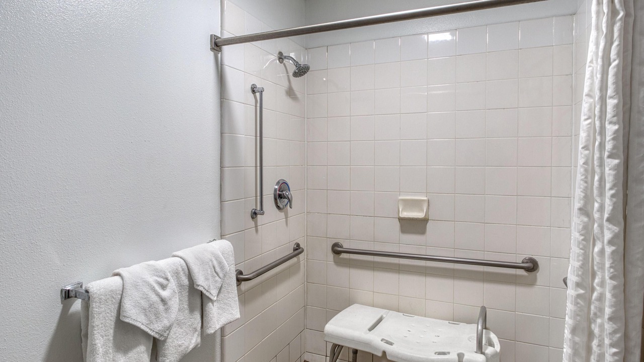 Photo of Bathroom in People's Freeway