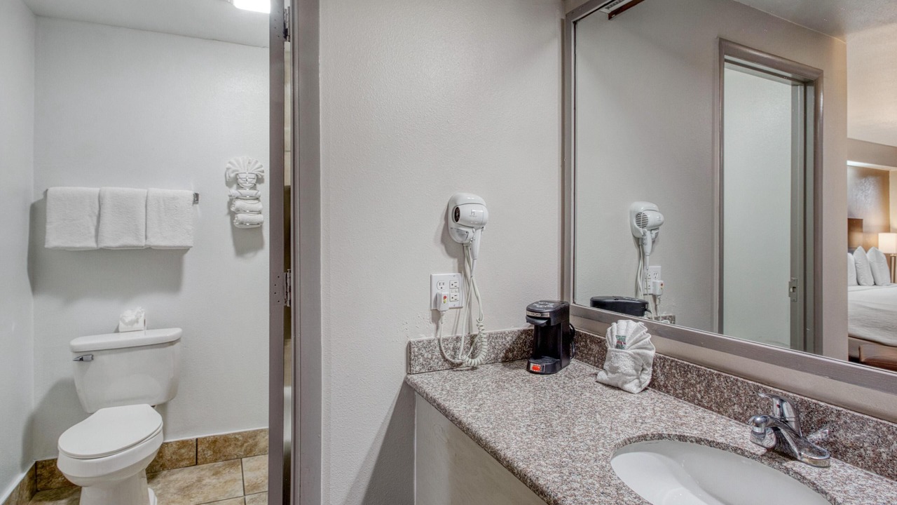 Photo of Bathroom in People's Freeway