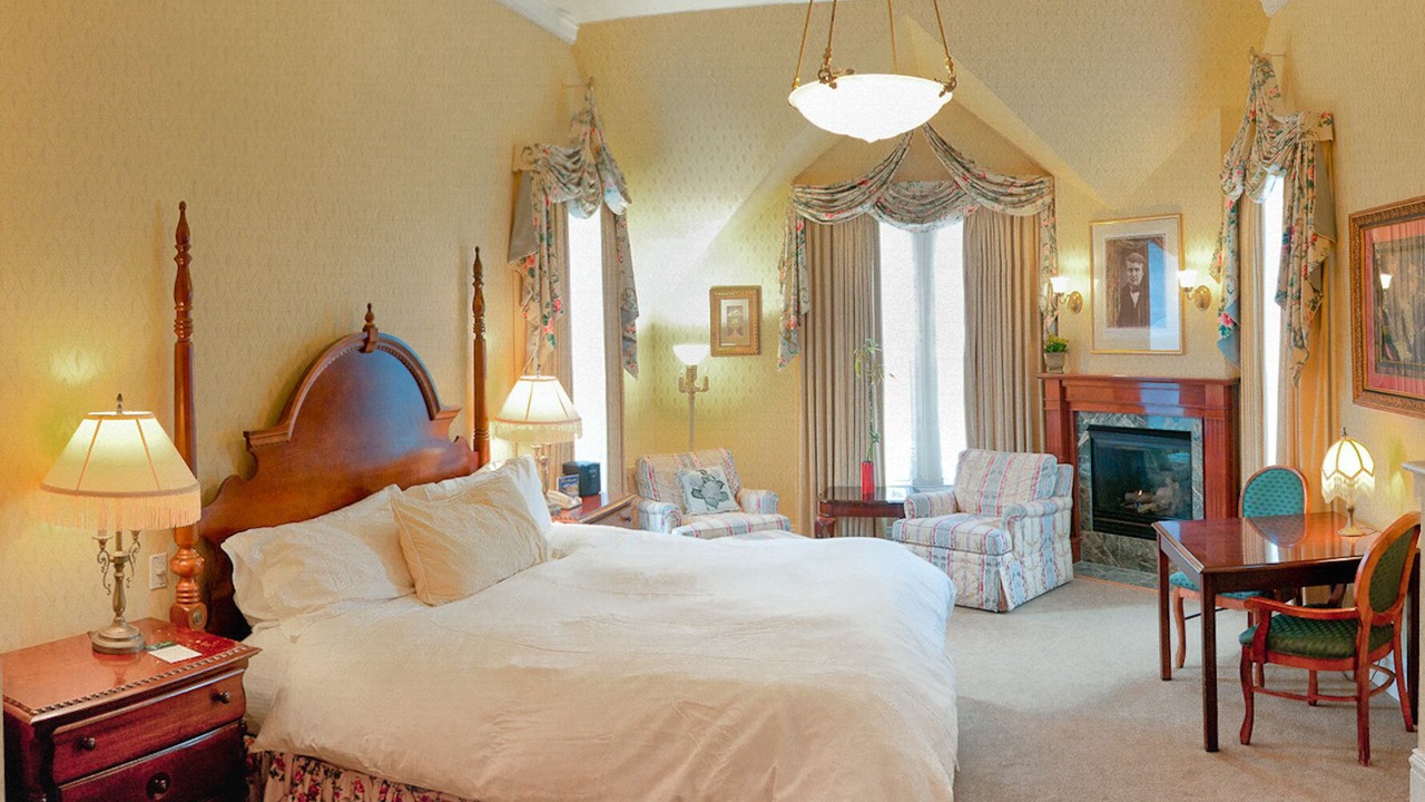 Photo of Bedroom in Manitou Springs Historic District