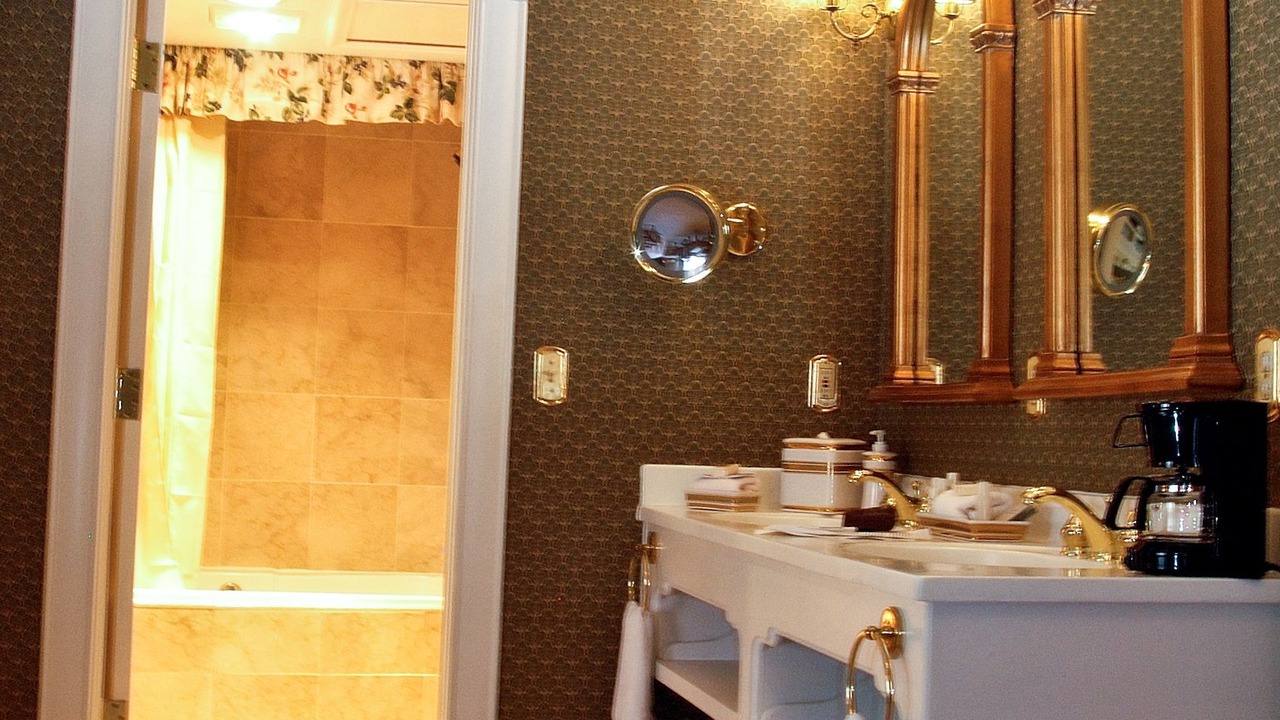 Photo of Bathroom in Manitou Springs Historic District