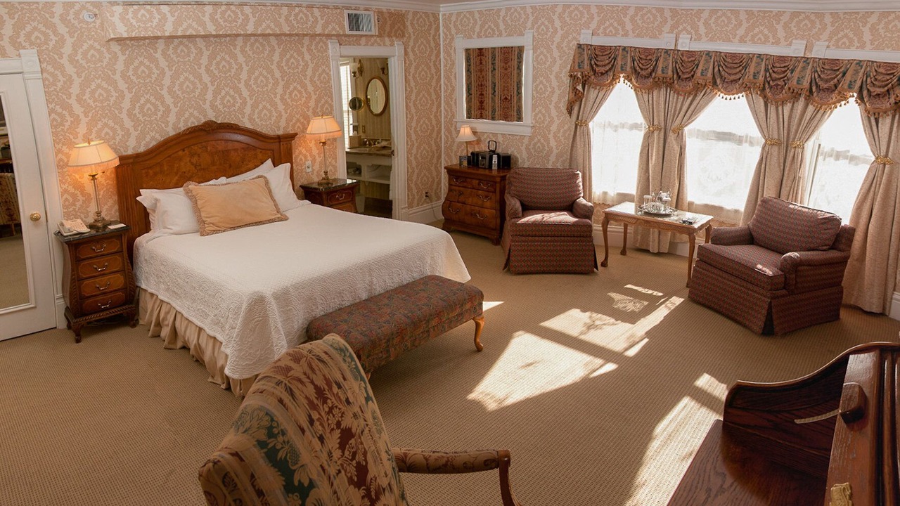 Photo of Bedroom in Manitou Springs Historic District