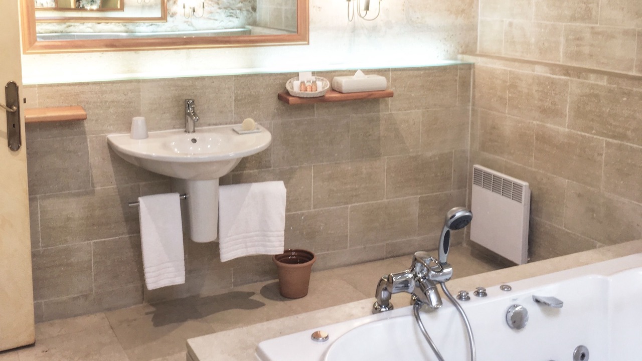 Photo of Bathroom in Noves