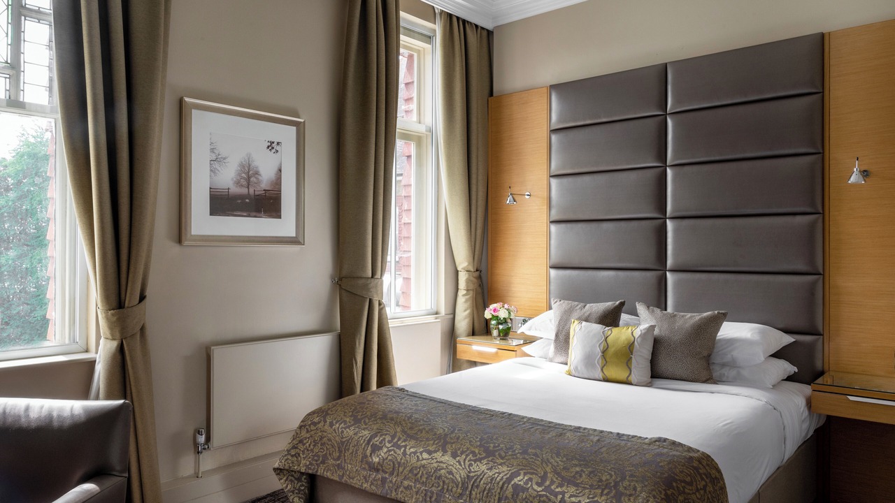 Photo of Bedroom in Cobham