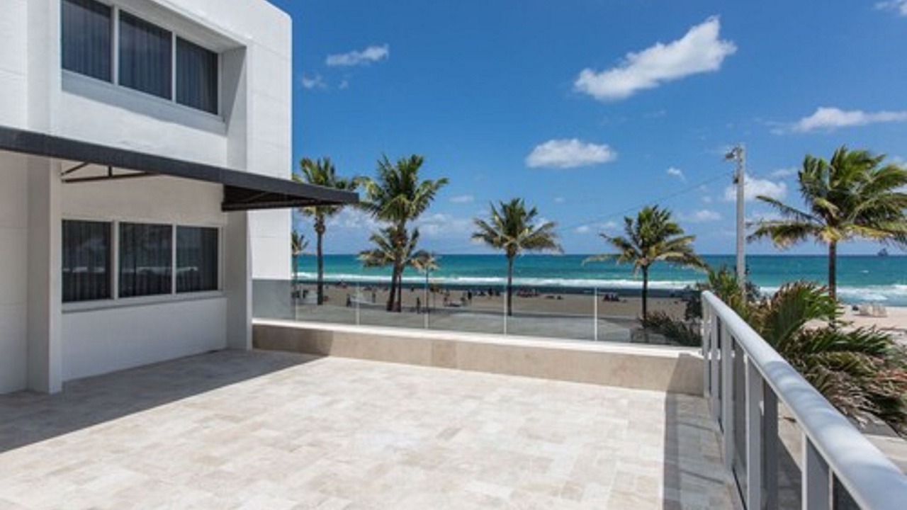 Photo of Patio Balcony in Central Beach