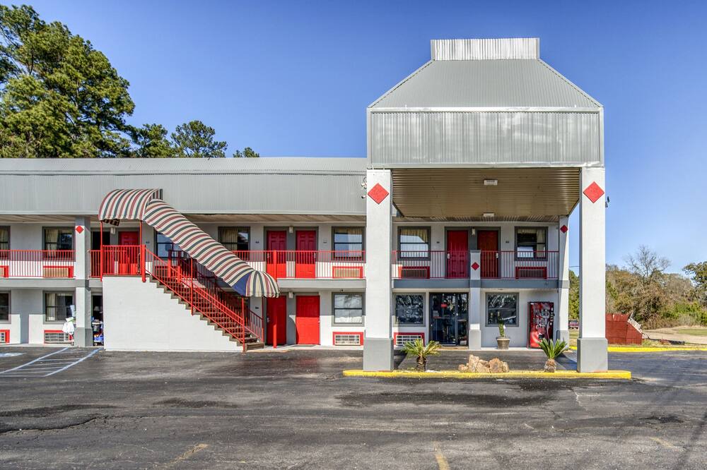 Photo of Outdoor in Pineville