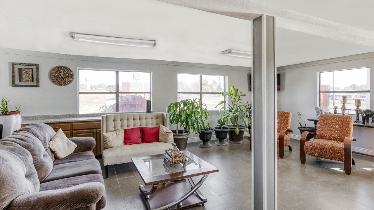 Photo of Livingroom in Pineville