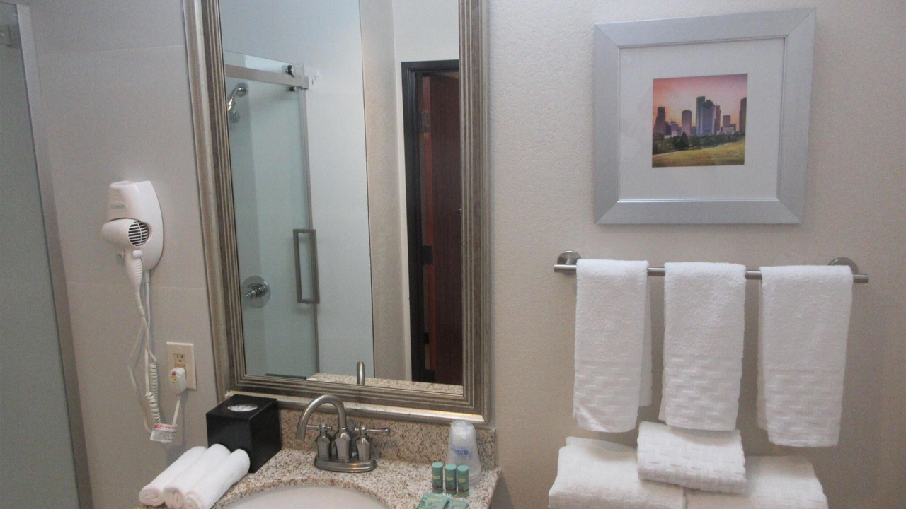Photo of Bathroom in FM 1960