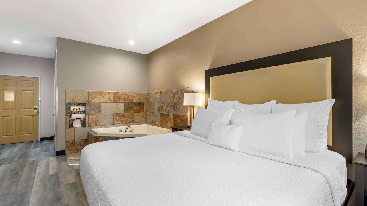 Photo of Bedroom in Clive