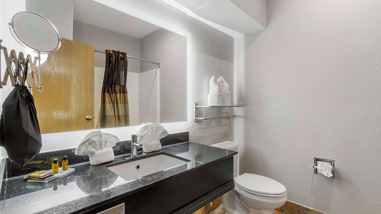 Photo of Bathroom in Clive