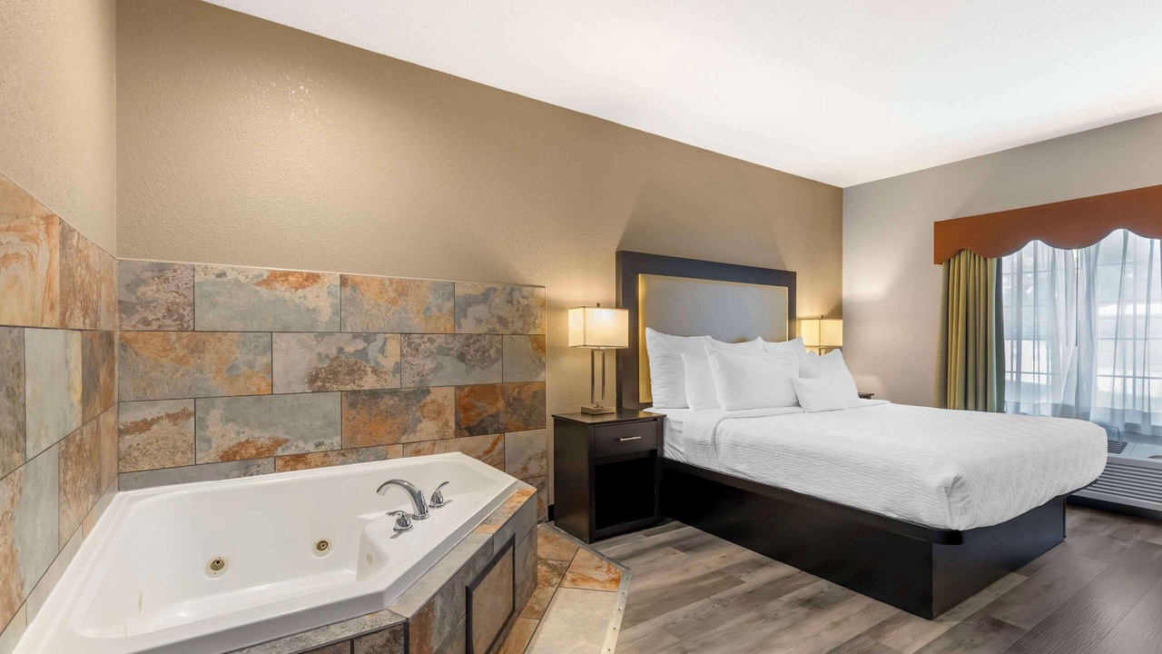 Photo of Bedroom in Clive