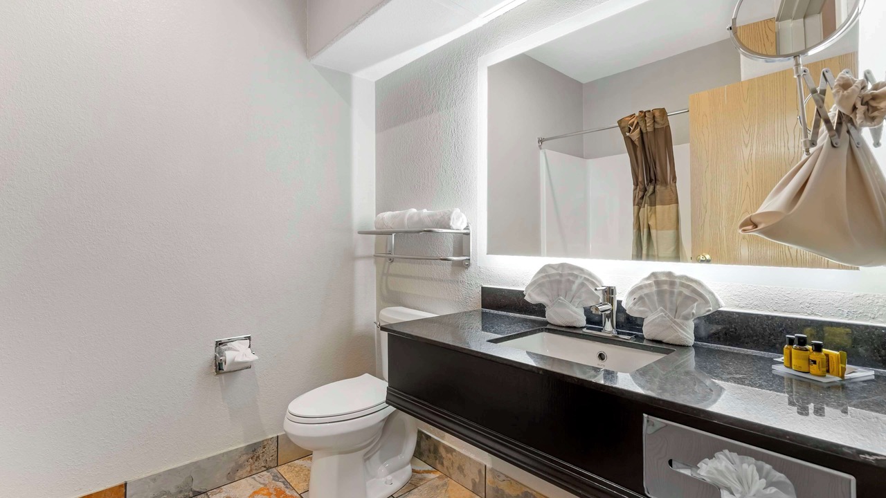 Photo of Bathroom in Clive