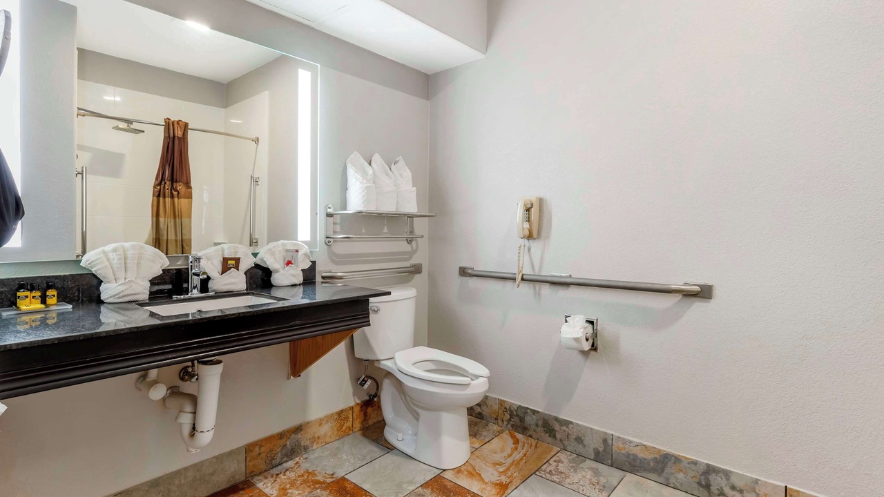 Photo of Bathroom in Clive