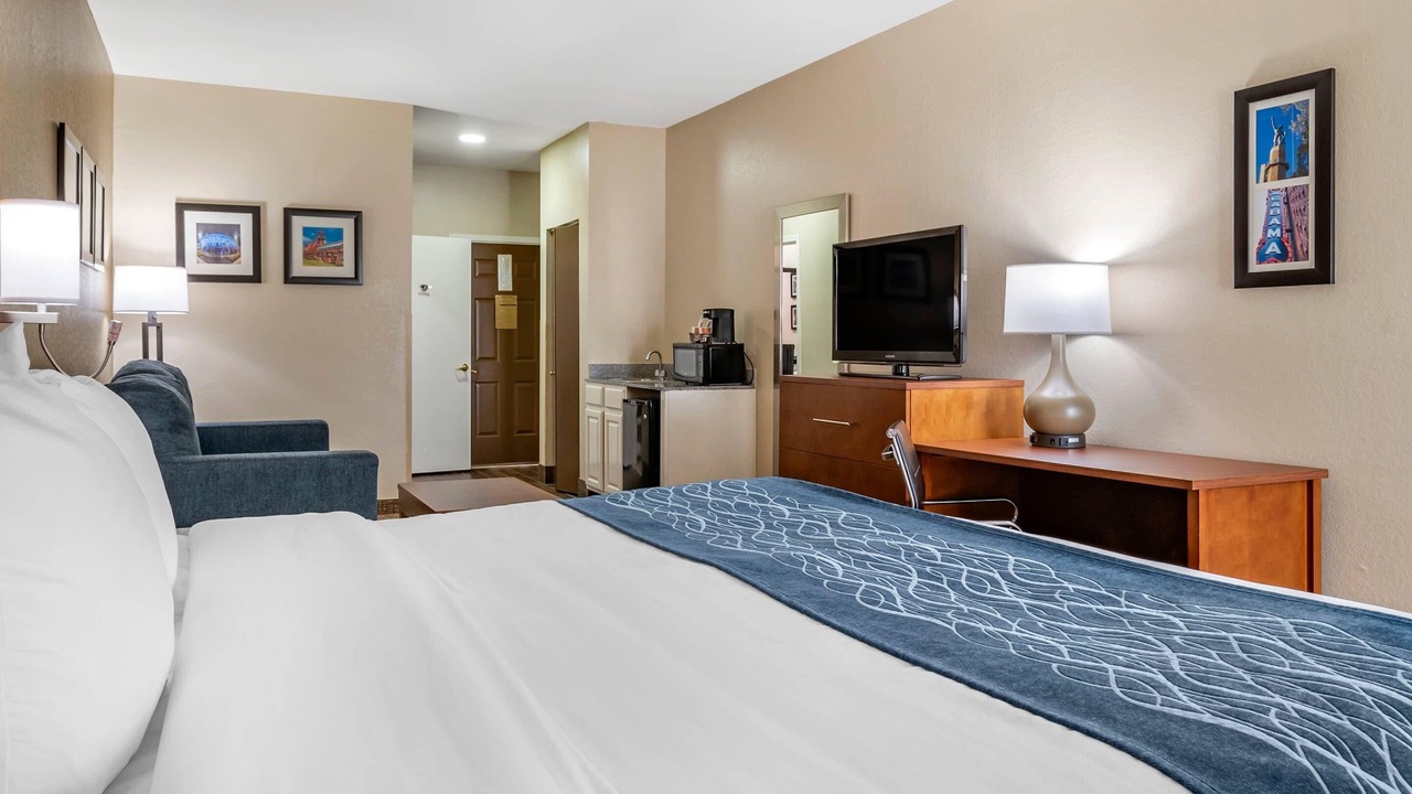 Photo of Bedroom in Crestline Heights