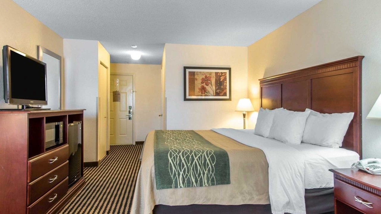Photo of Bedroom in Crestline Heights