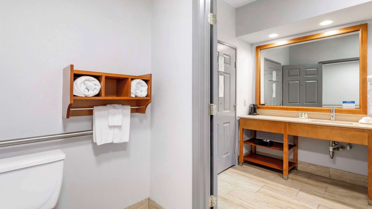 Photo of Bedroom in Oak Ridge