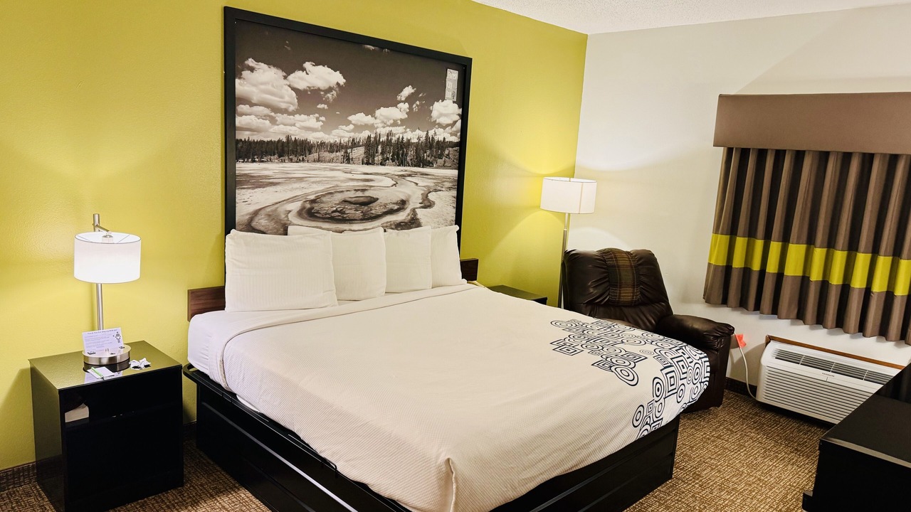 Photo of Bedroom in Forest City