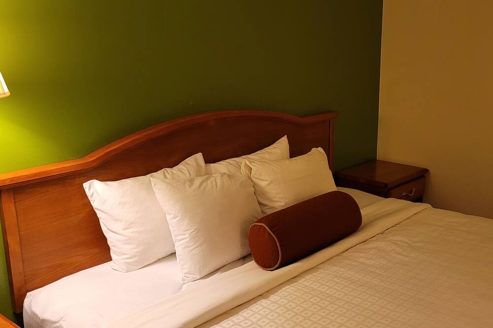 Photo of Bedroom in Evanston