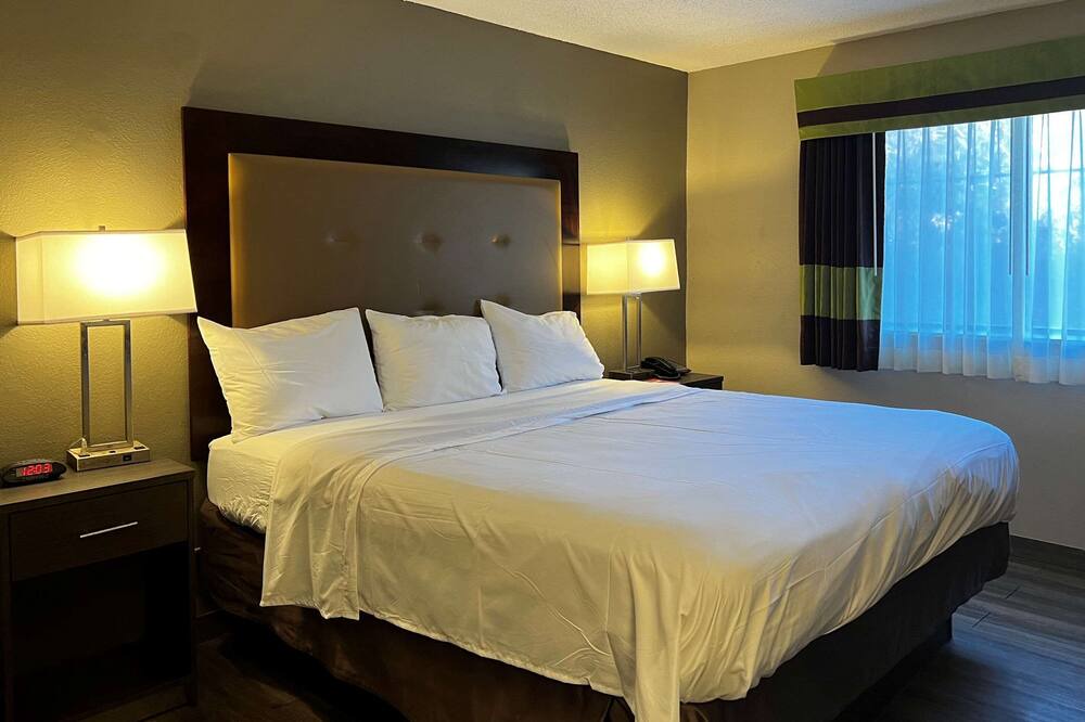 Photo of Bedroom in Spring Lake