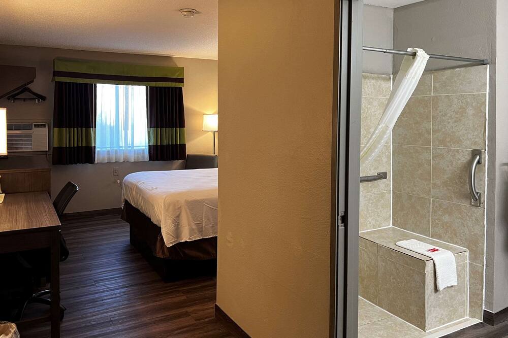 Photo of Bedroom in Spring Lake