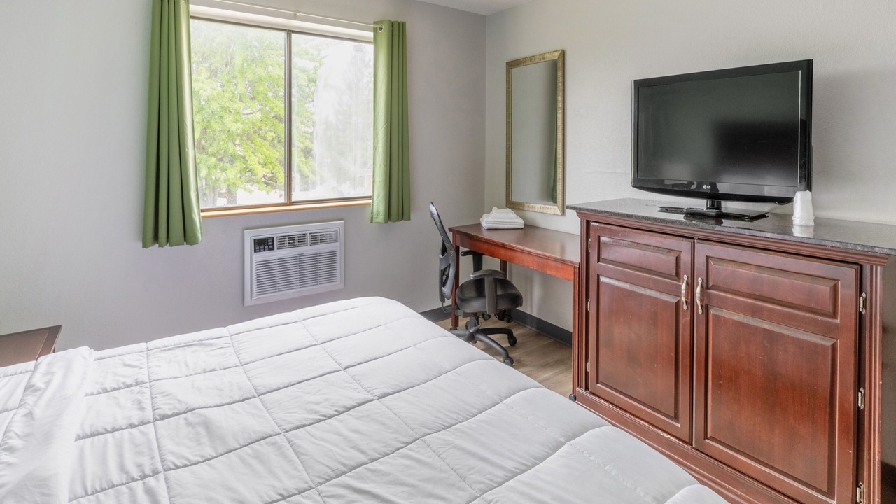 Photo of Bedroom in Lansing