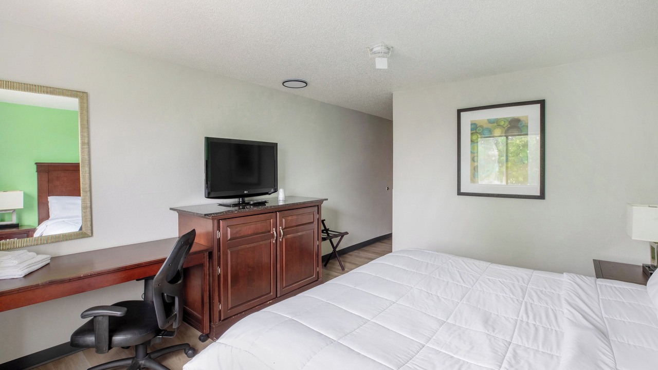 Photo of Bedroom in Lansing