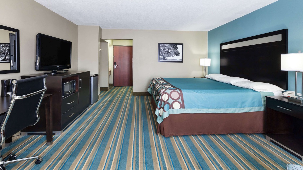 Photo of Bedroom in Sulphur