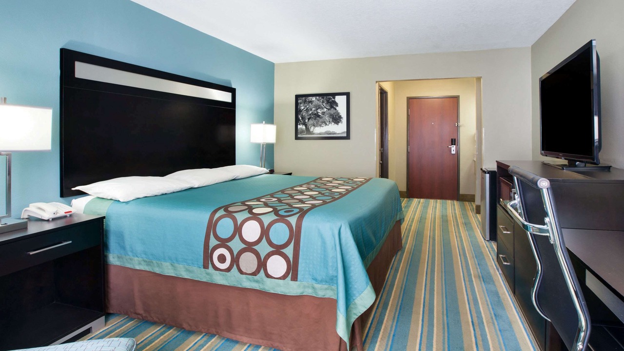 Photo of Bedroom in Sulphur