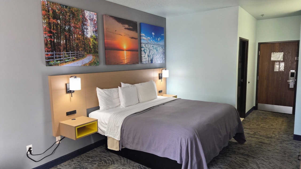 Photo of Bedroom in Tawas City