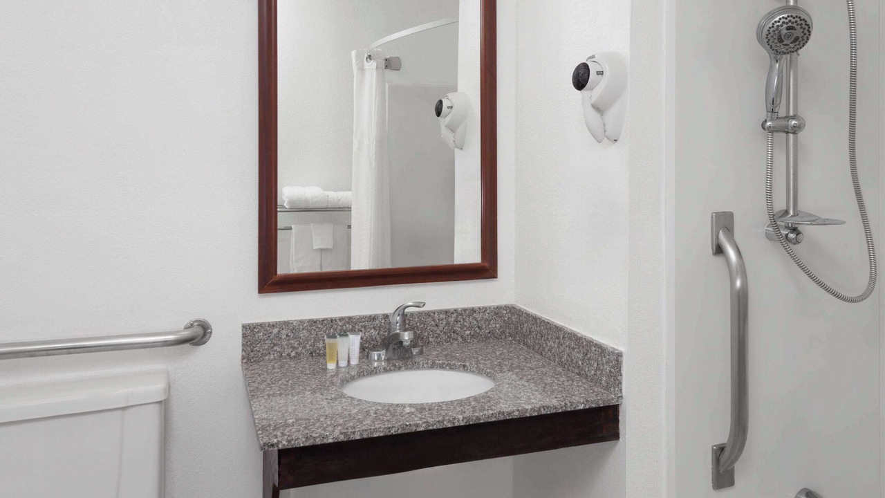 Photo of Bathroom in Romeoville