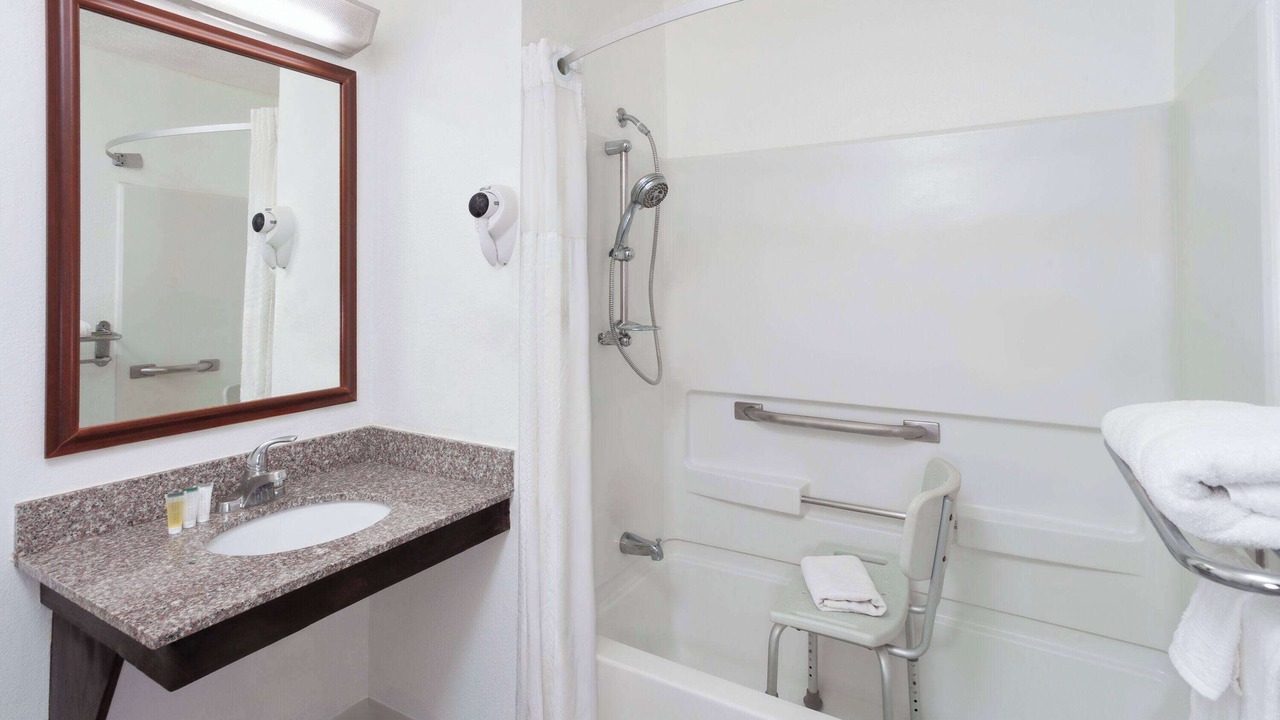 Photo of Bathroom in Romeoville