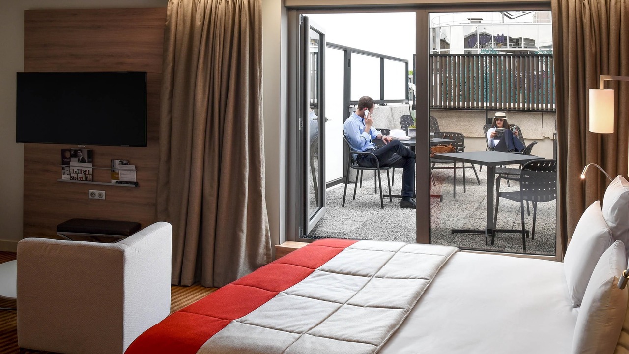 Photo of Bedroom in Republique–Point-du-Jour